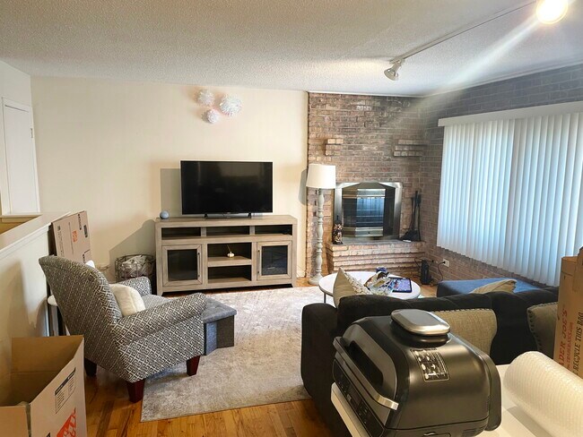 Foto del edificio - 715 W Diversey Pky