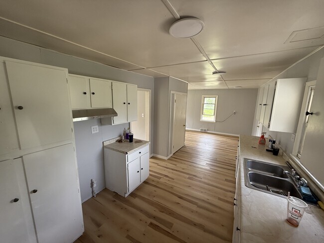 Foto del edificio - 4425 Kennett Ave