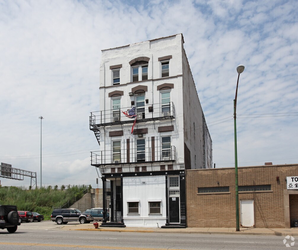 Foto principal - 3022 S Archer Ave