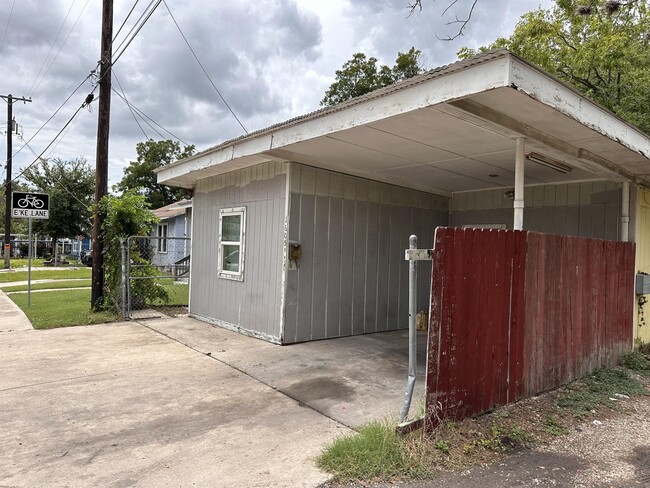 Building Photo - 1605 S Pine St