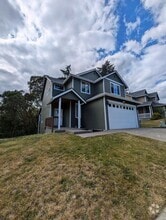 Building Photo - 2319 Seringa Ave
