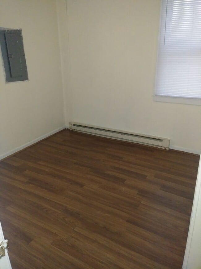 Building Photo - Cozy 2 Bedroom House - No Gas Bill