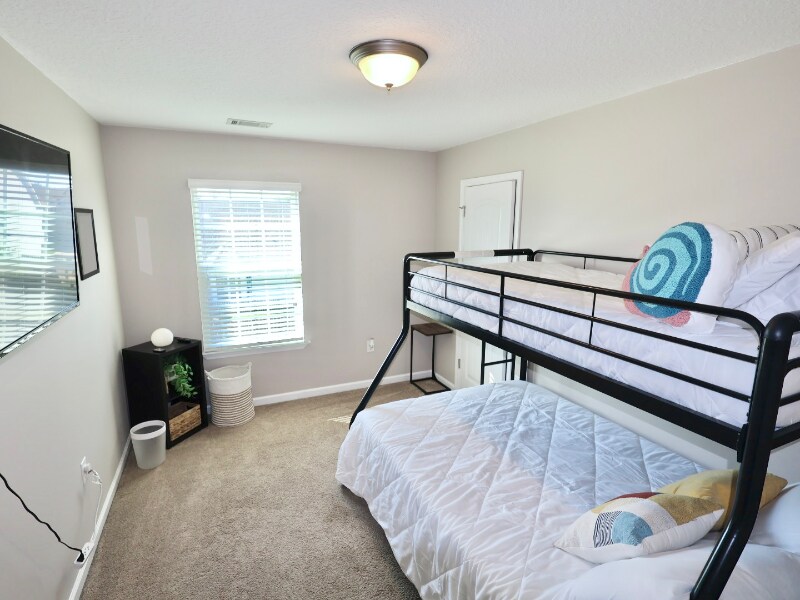 Foto principal - 83 Rhett Ln