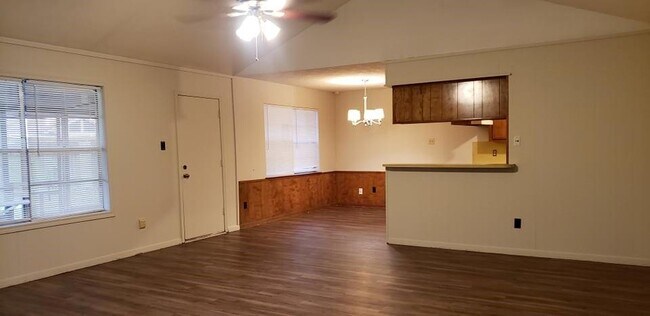 Foto del edificio - 4026 Willowview Dr