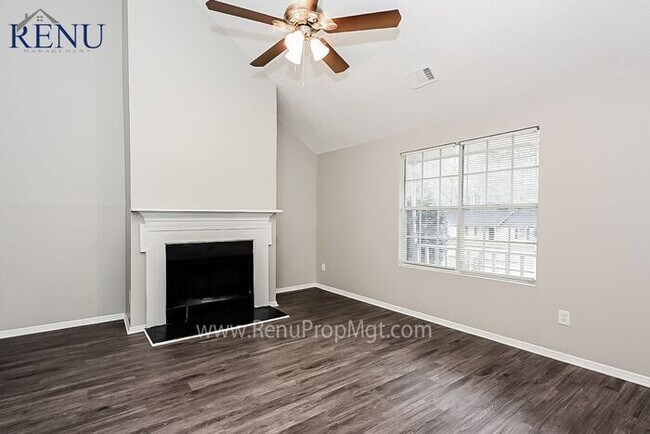 Foto del edificio - Now available 4 bedrooms 2 baths