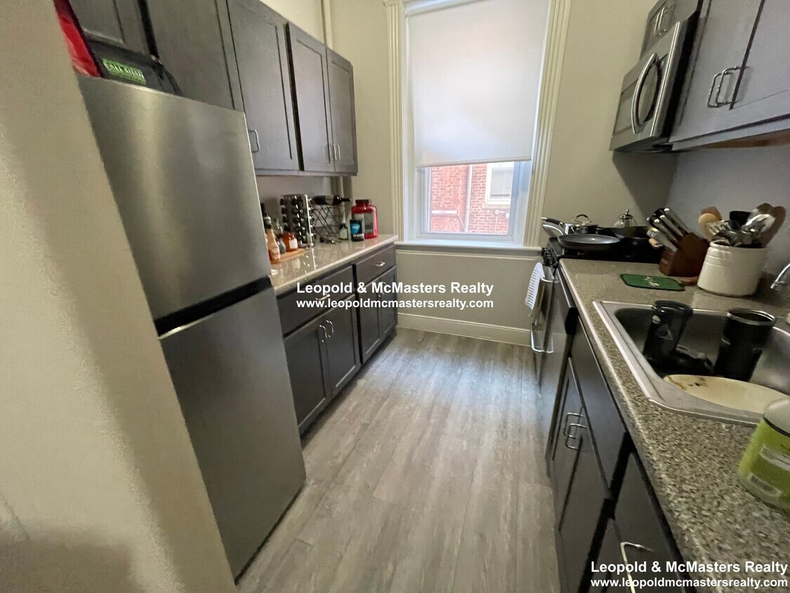 Primary Photo - 164 Gardner St