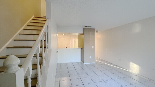 Building Photo - 2718 Tally Ho Ave