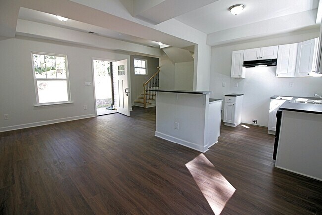 Building Photo - 7924 E Lane Dr