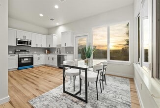 Building Photo - 2309 Montopolis Dr