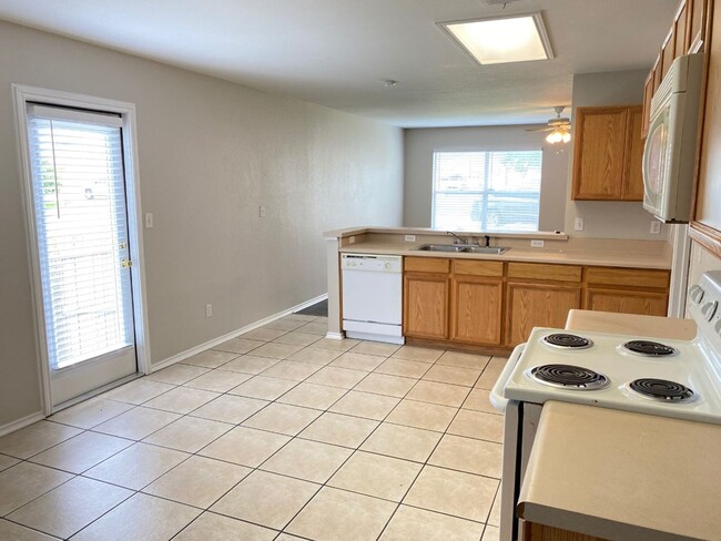 Building Photo - 3008 Pine Valley Dr
