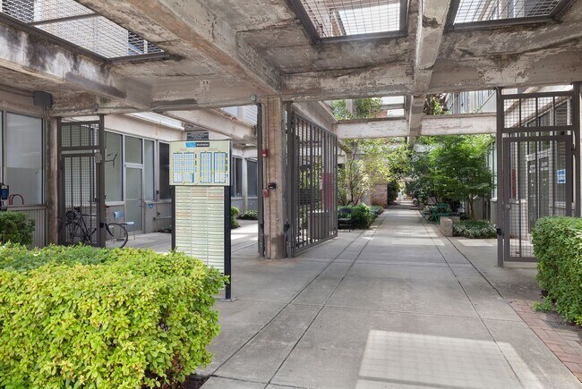 Foto del edificio - Gorgeous 2/1 Loft Beside ATL BeltLine in V...