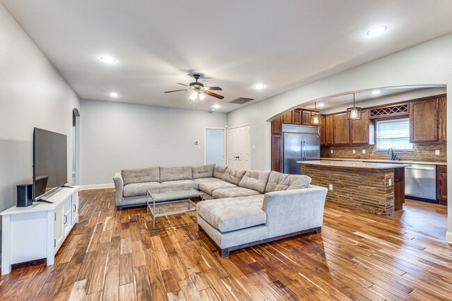 Building Photo - 2712 Merida Ave