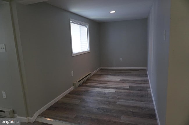 Building Photo - 709 Crystal Dr