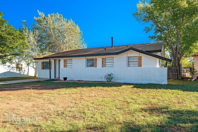 Building Photo - 525 N Bowie Dr