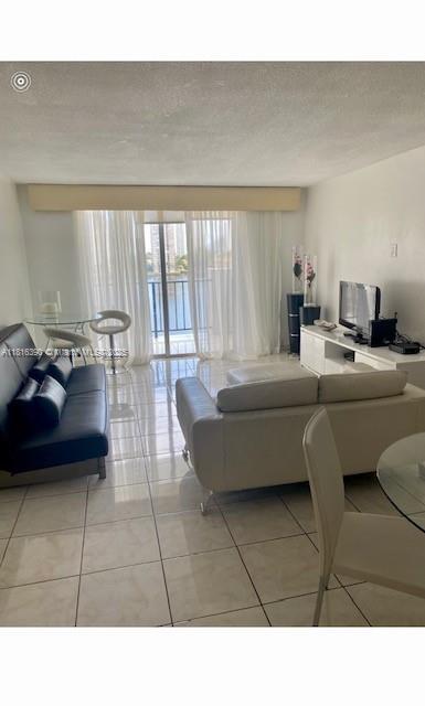 Foto principal - 2750 NE 183rd St