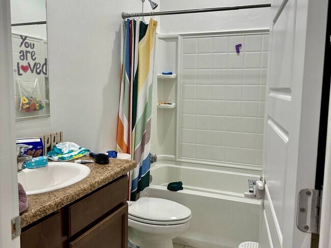 Foto del edificio - 3 Bedroom Single Family Home in Red Rock