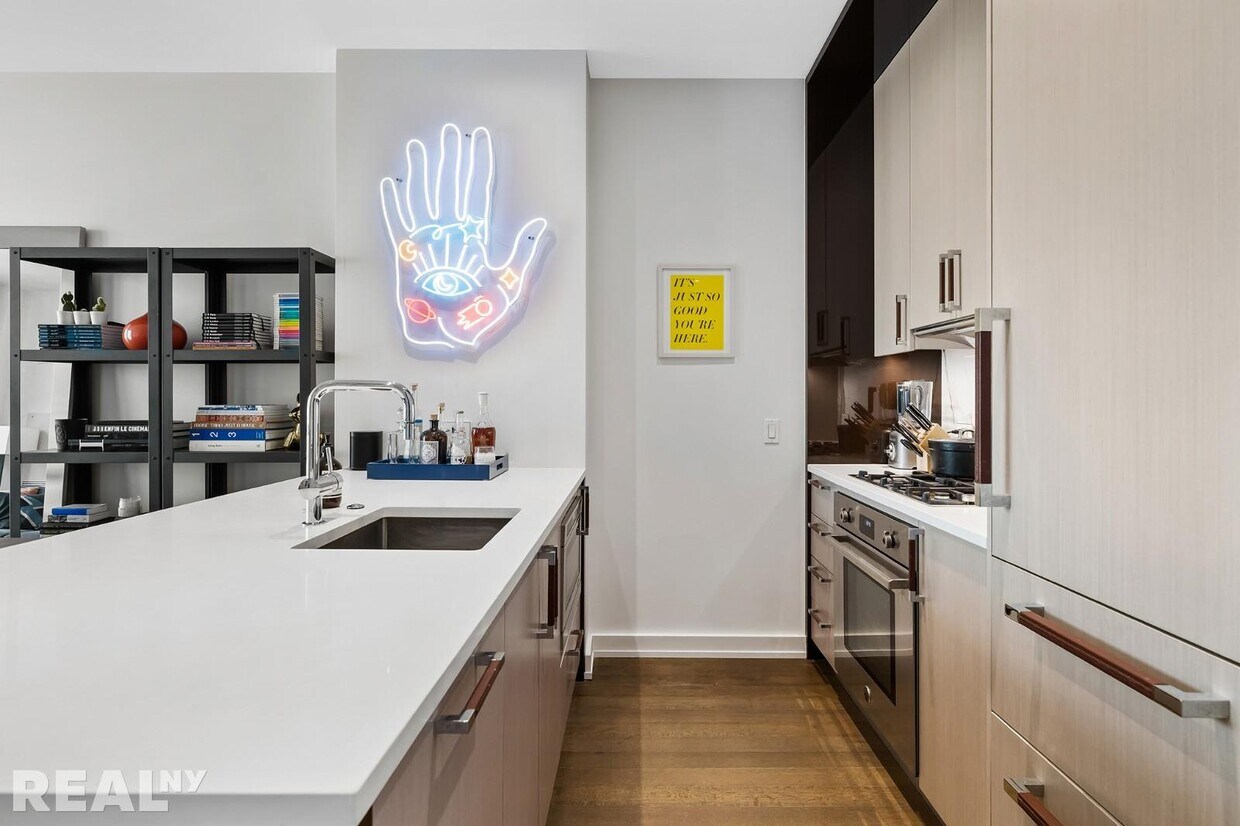 Foto principal - 261 West 25th Street