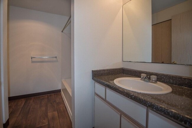 Foto del edificio - 1001 NE Briarcreek Way