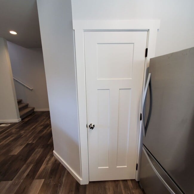 Foto del edificio - Dog friendly Lakeview 3 Bed: 2Bath w/2 Car...