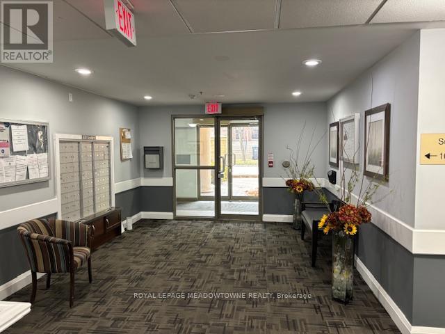 Building Photo - 830 Scollard Ct