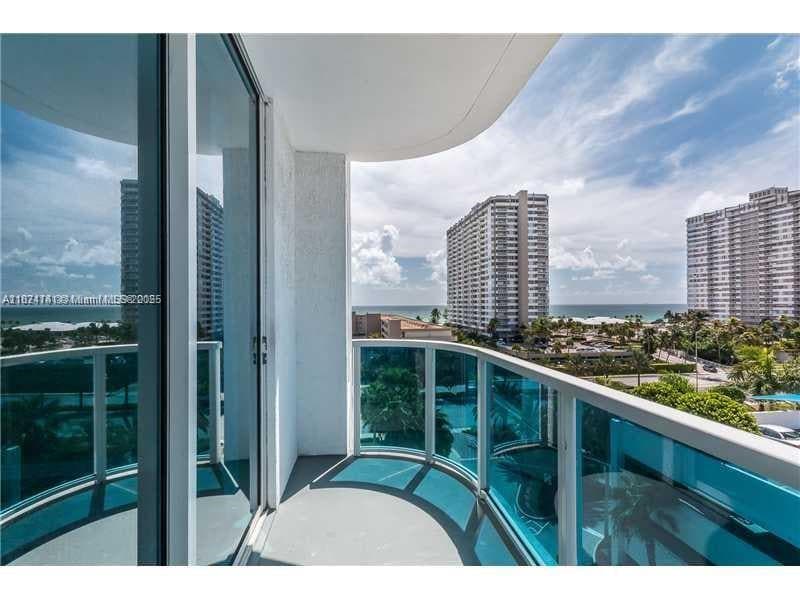 Foto principal - 1945 S Ocean Dr