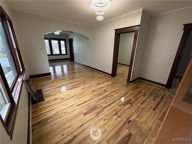 Building Photo - 143 Reo Ave