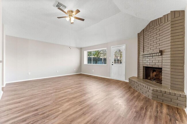 Building Photo - 3318 Hartfield Ln