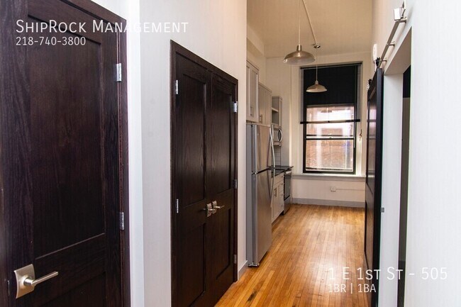 Foto del edificio - 1 E 1st St