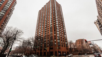 Building Photo - 899 S Plymouth Ct