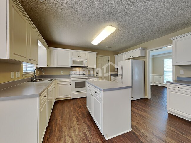 Building Photo - 6200 Hickory Creek Rd