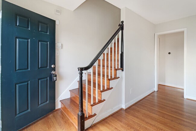 Foto del edificio - Dreamy 4 Bed, 2 Bath Cape Cod in Sauer's Garden Available Now!