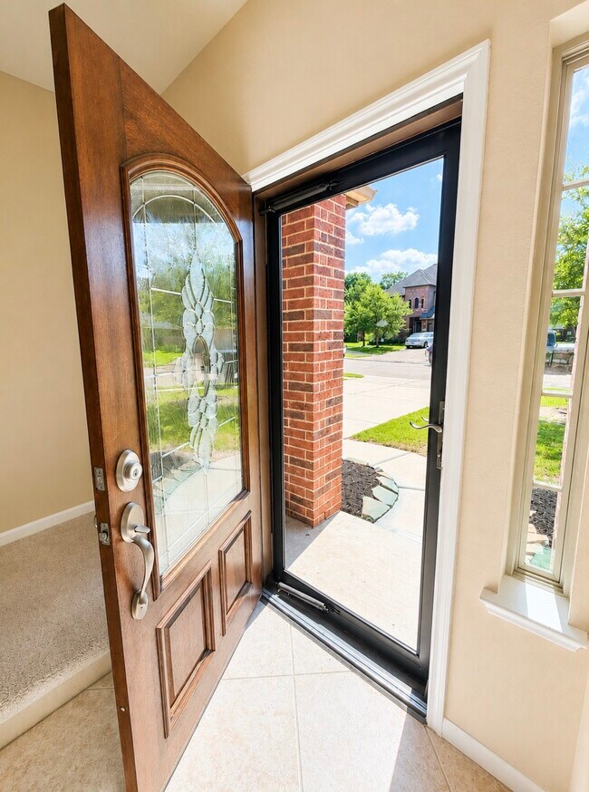 Foto del edificio - 15618 Whisper Woods Dr