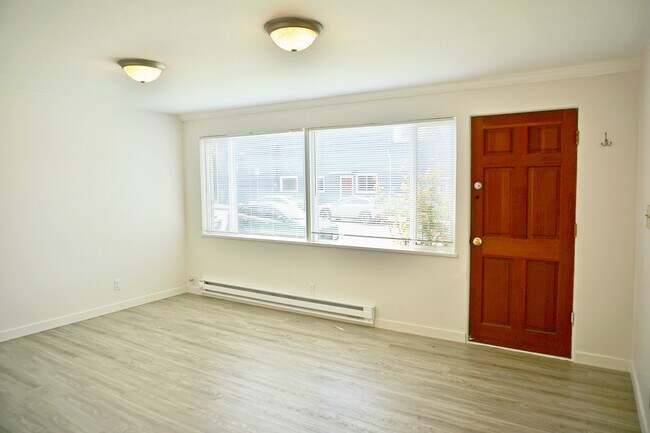 Building Photo - 4808 Interlake Ave N