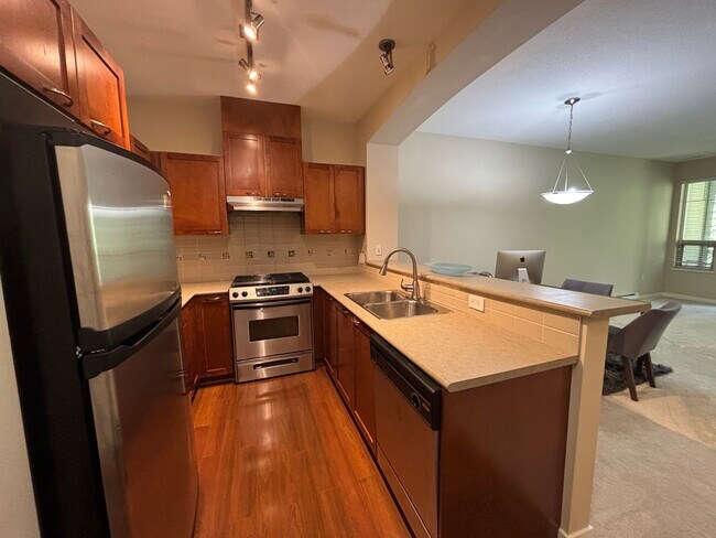 Photo du bâtiment - 404-2969 Whisper Way