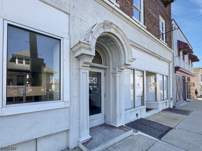 Building Photo - 154 Hudson St