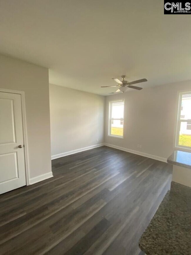 Foto del edificio - 425 Blue Robin Ln