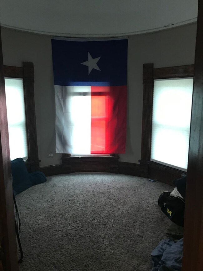 Photo - 1335 Hill St Apartment