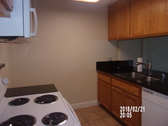 Building Photo - Edgewood Condos