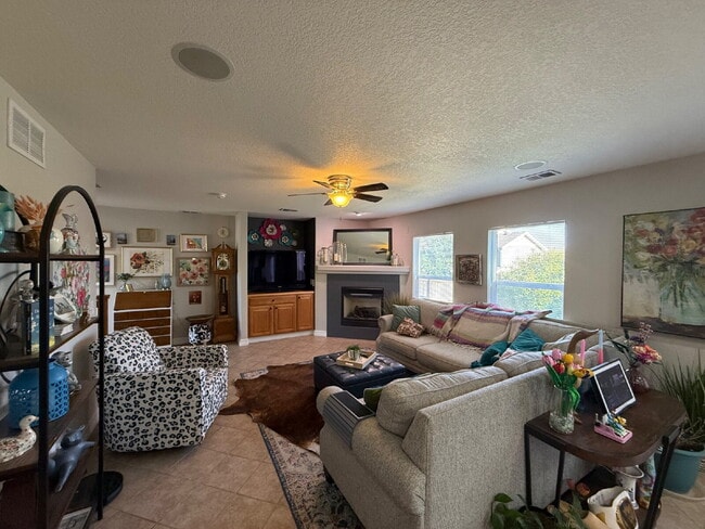 Building Photo - "Charming 3-Bedroom Duplex in Castle Rock"    Spacious 1806 Sq Ft, 2.5 Baths!  Available - 08-01-...