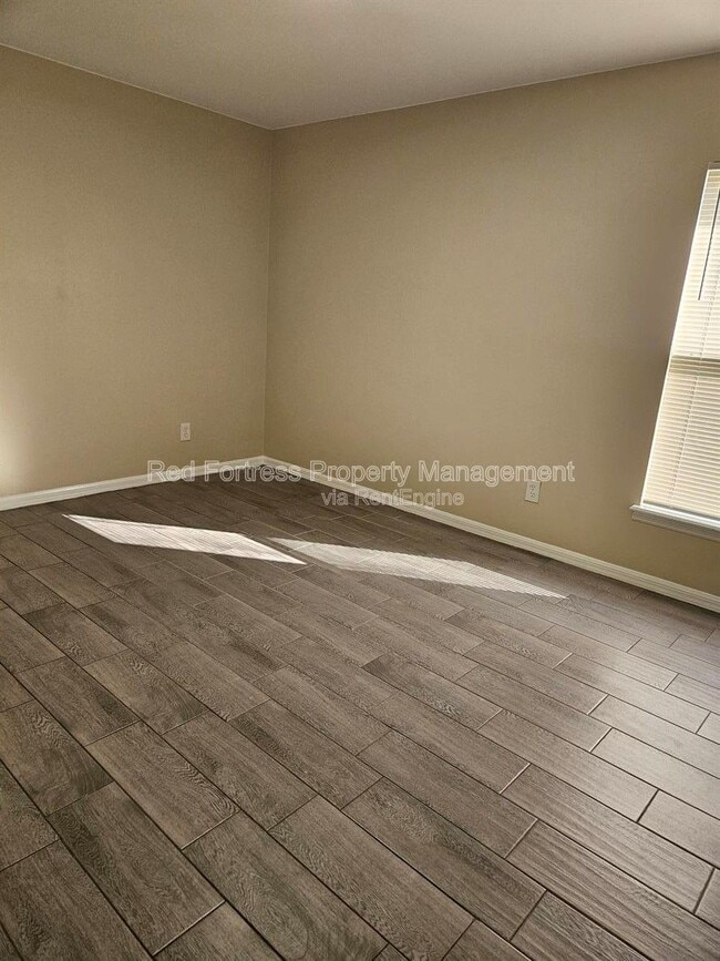 Building Photo - 4514 Leonard Blvd S