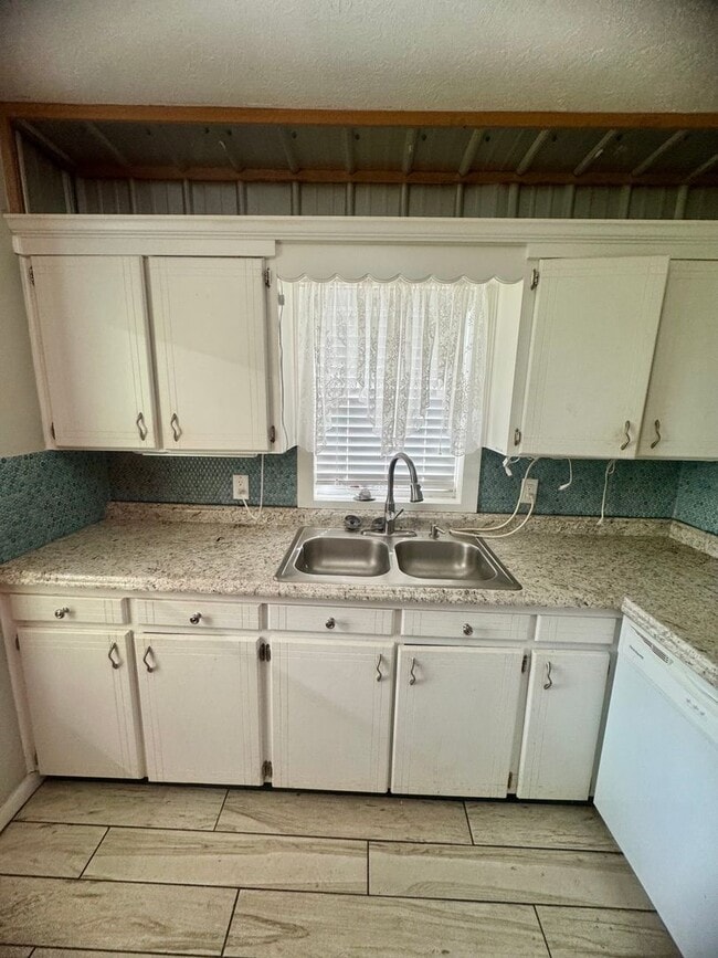 Building Photo - 3 Bed/1 Bath House