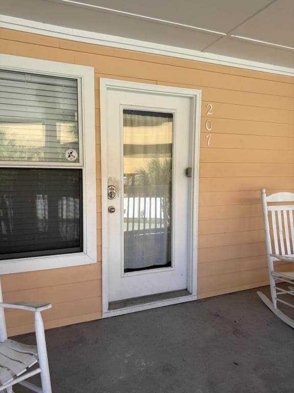 Foto del edificio - 17690 Front Beach Rd