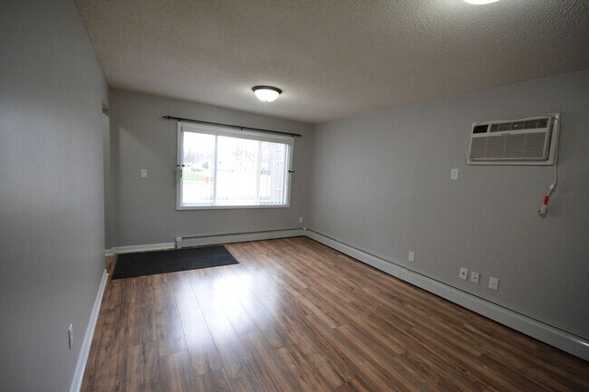 Building Photo - Must see renovations in this 4 bedroom home!