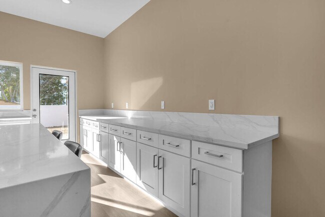 Foto del edificio - 66125 2nd St