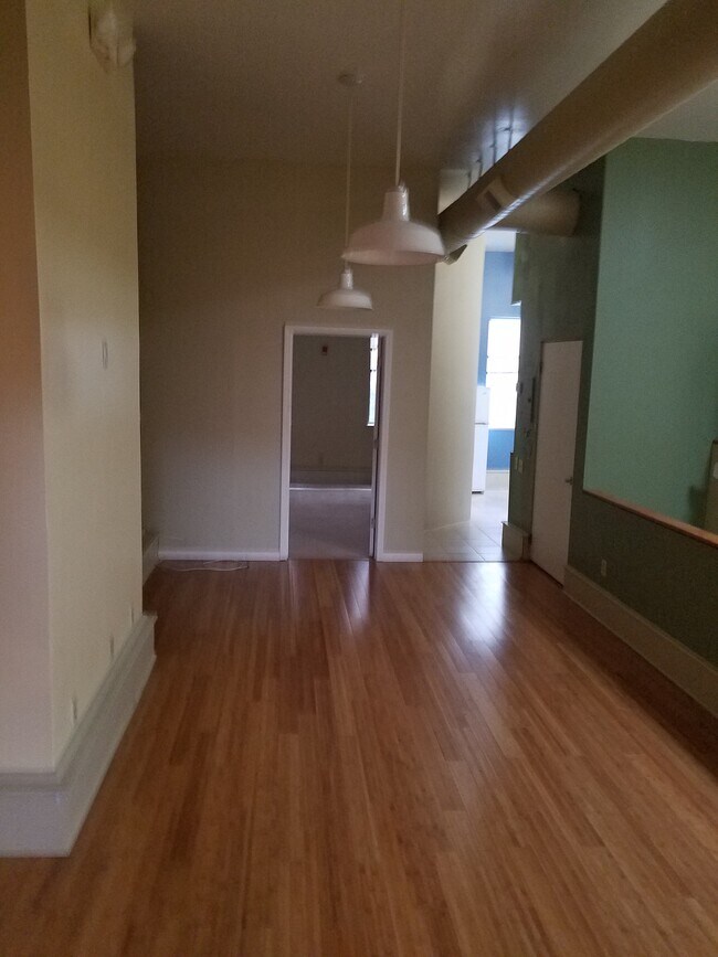 Foto del edificio - 1205 E Carson St