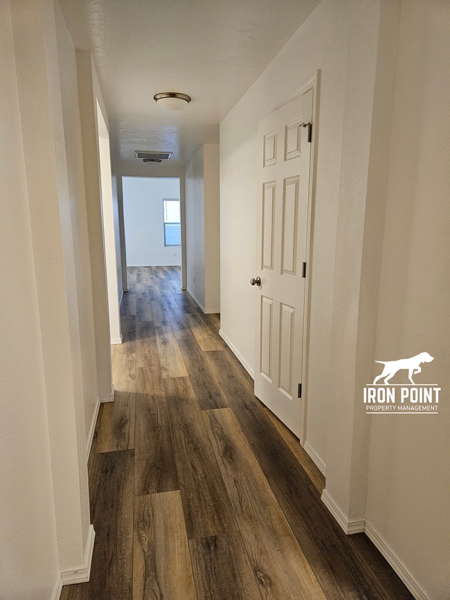 Building Photo - *$500 off your first months rent!* Move-in Ready Home w/new paint & flooring throughout, 2 car ga...