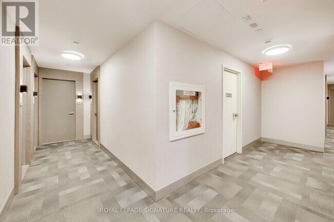 Photo du bâtiment - 501 St Clair Ave W