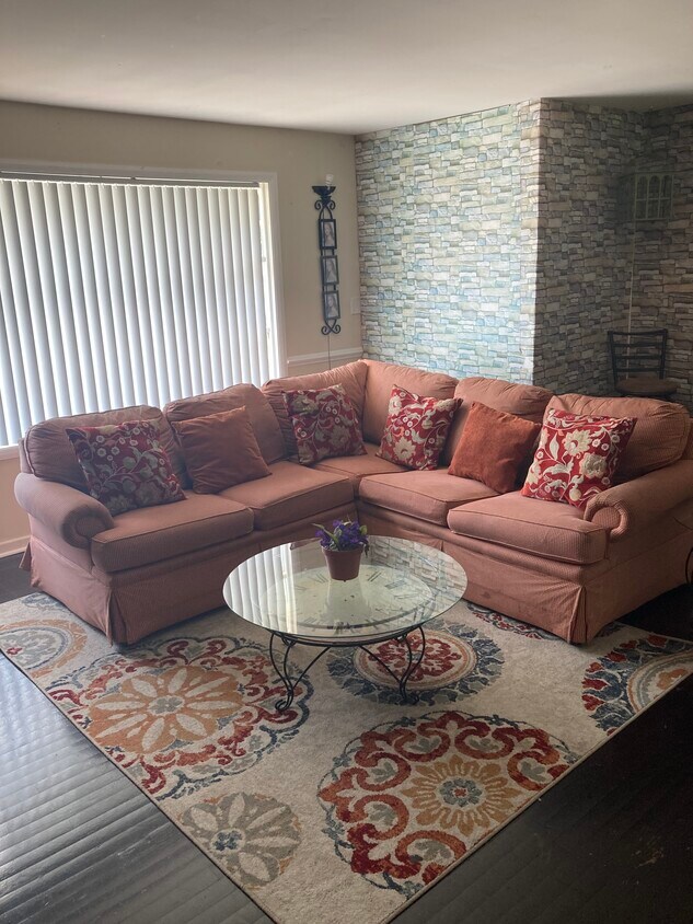 Foto principal - 3839 Cassandra Rd