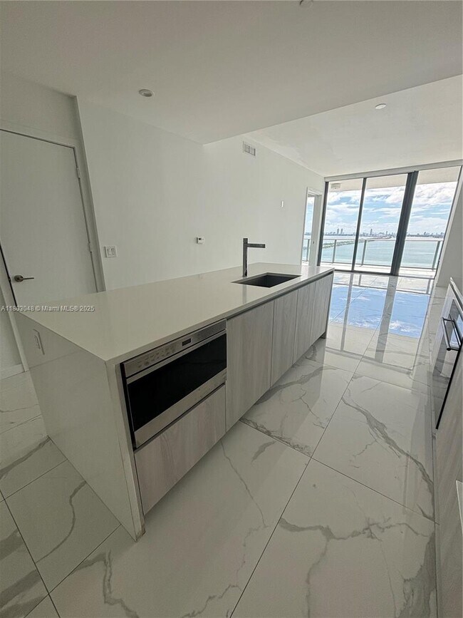 Foto del edificio - 480 NE 31st St