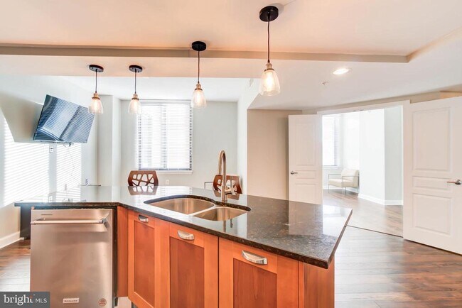 Foto del edificio - 2451 Midtown Ave